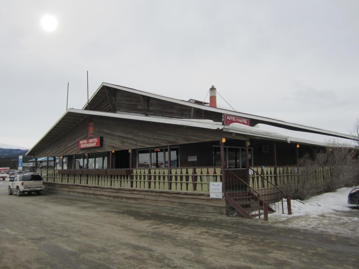 Airport Chalet Whitehorse Bagian luar foto