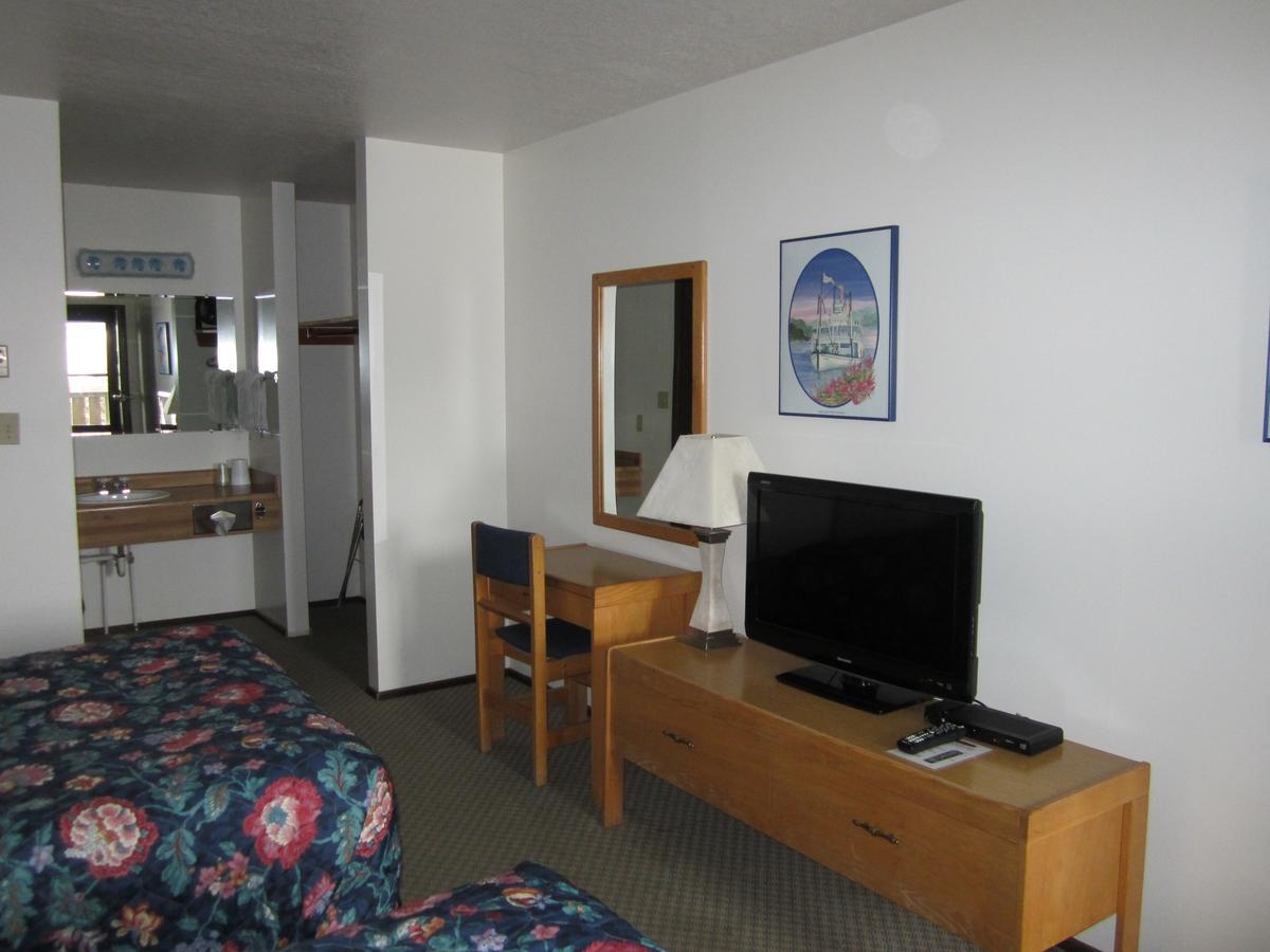 Airport Chalet Whitehorse Bagian luar foto