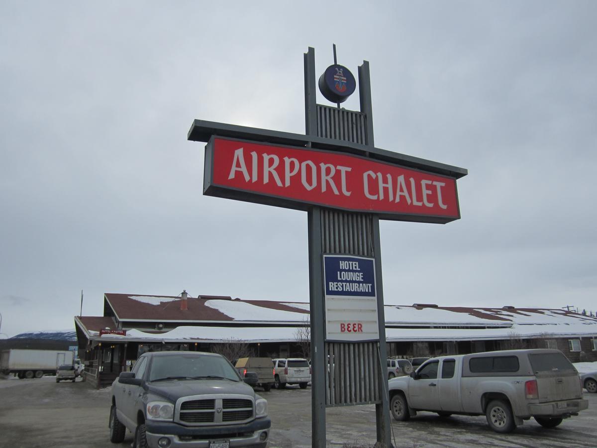 Airport Chalet Whitehorse Bagian luar foto