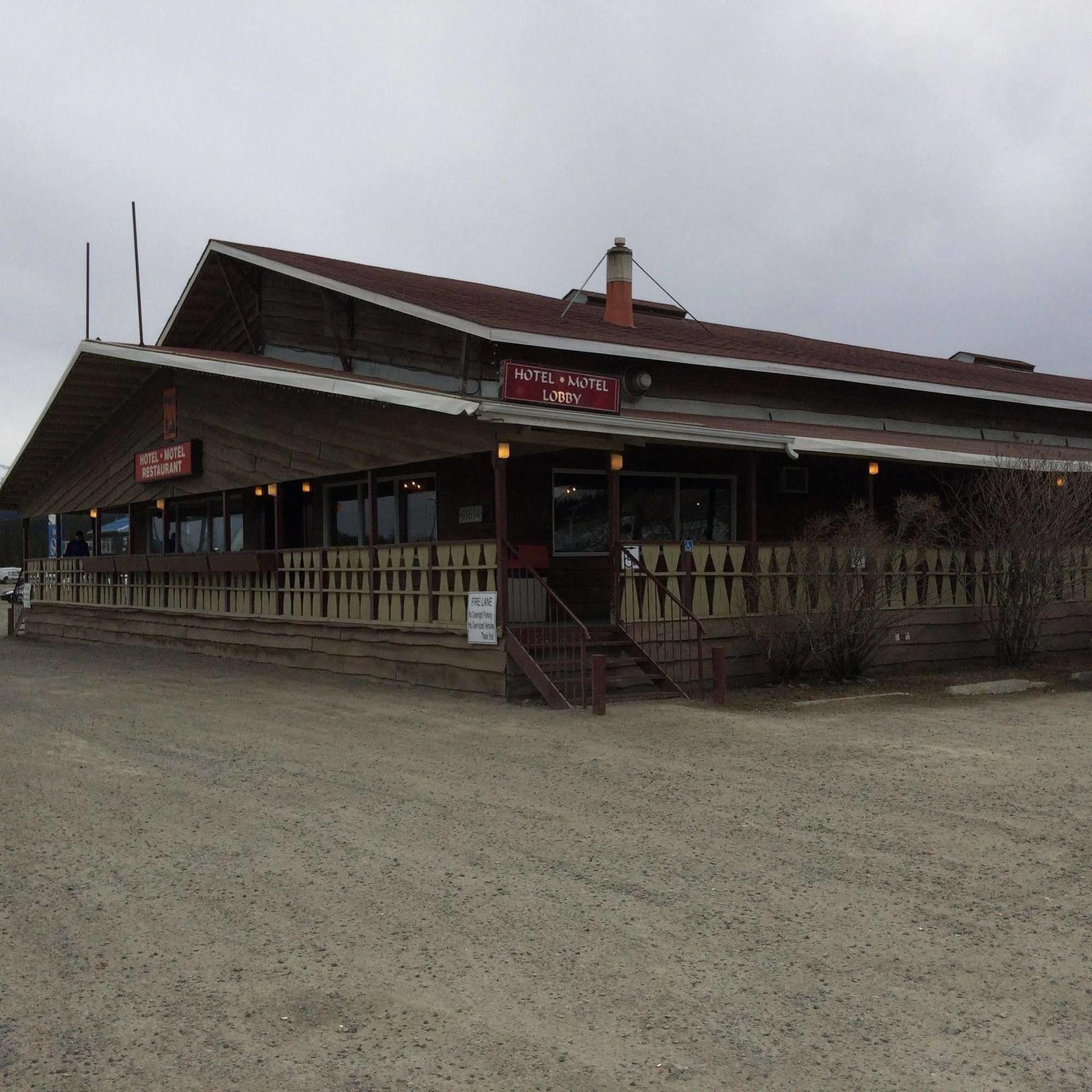 Airport Chalet Hotel Whitehorse Bagian luar foto