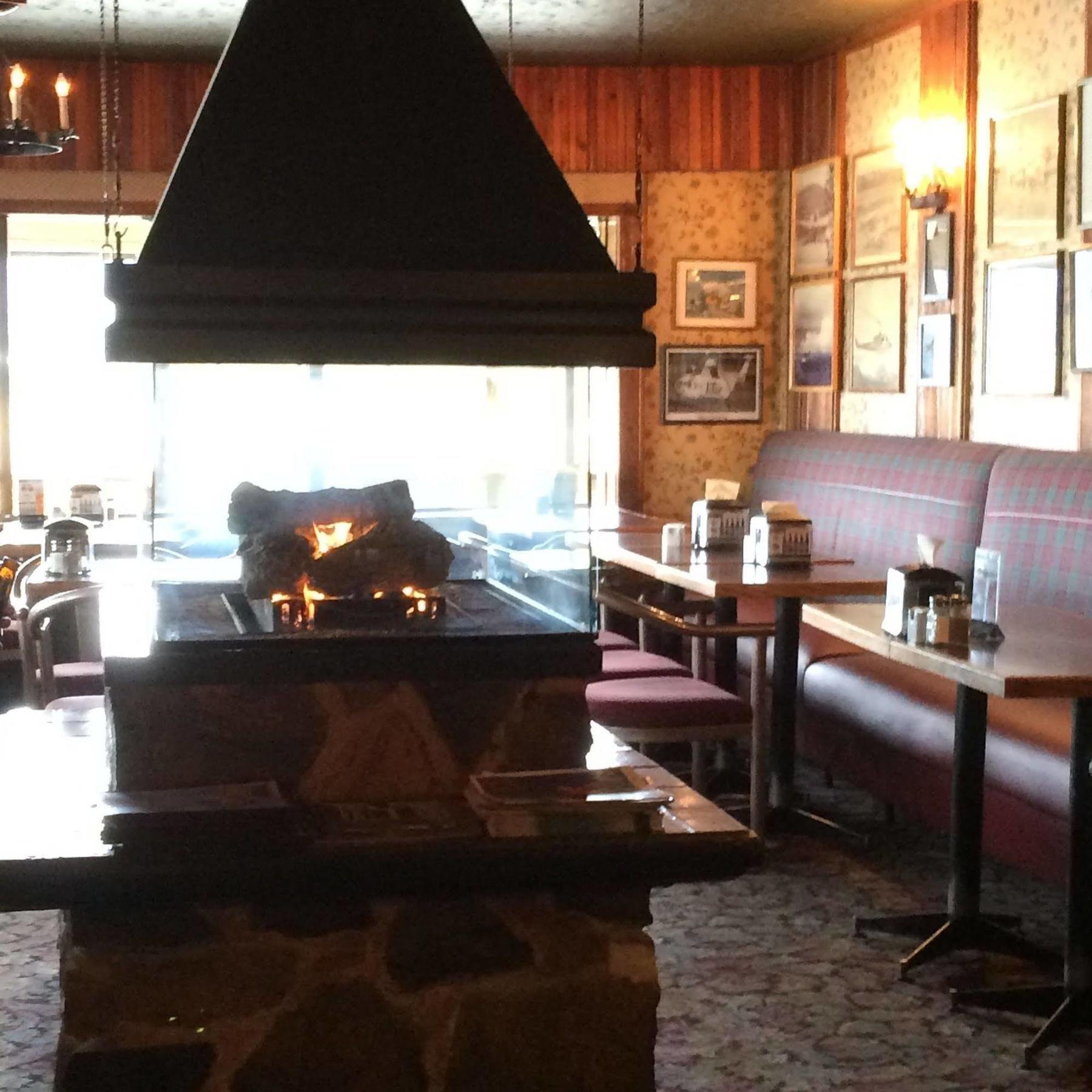 Airport Chalet Whitehorse Bagian luar foto